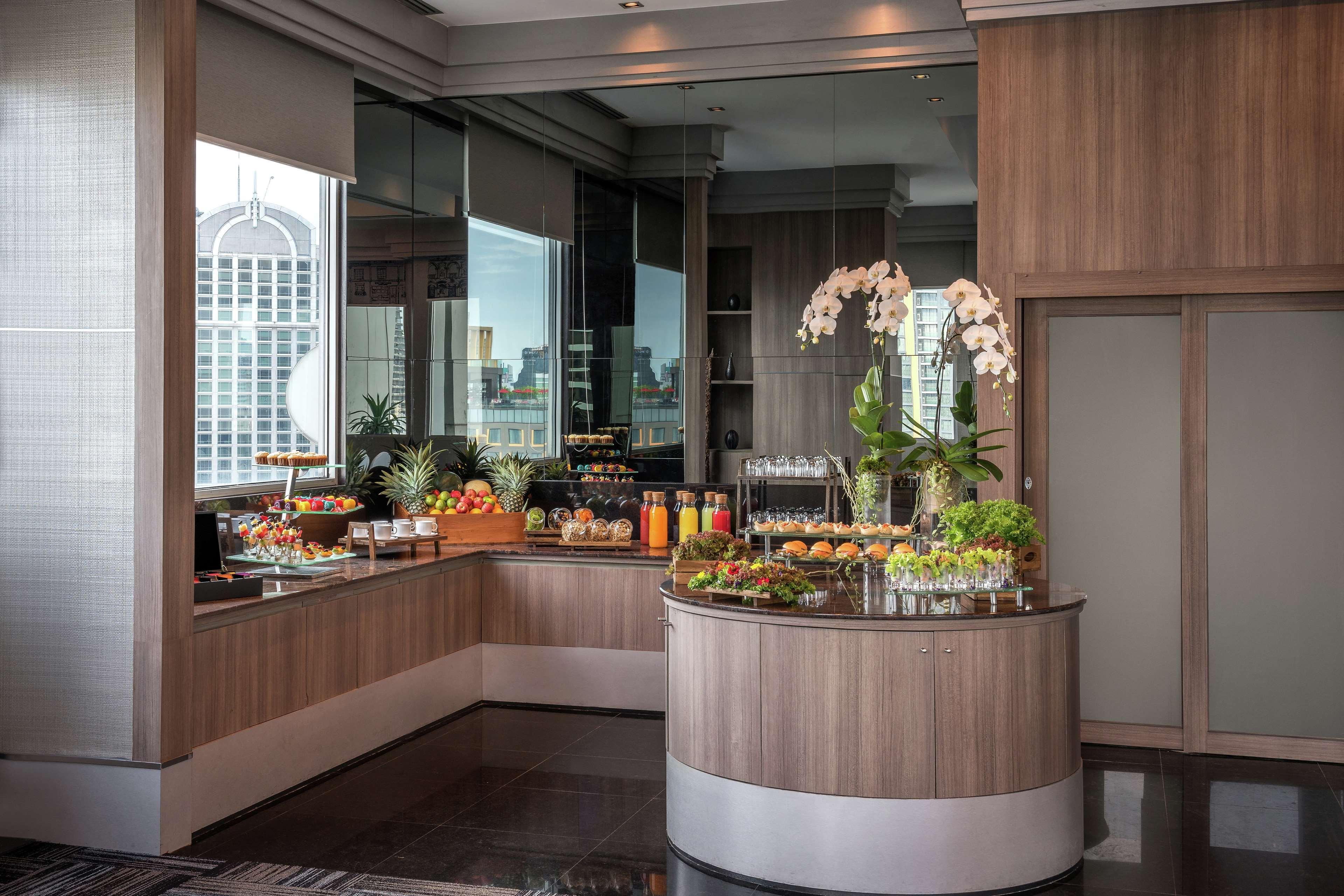 Hotel Doubletree By Hilton Bangkok Ploenchit Exteriér fotografie